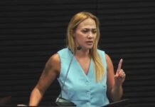 Mãe atípica cobra soluções para crianças com espectro autista na Câmara