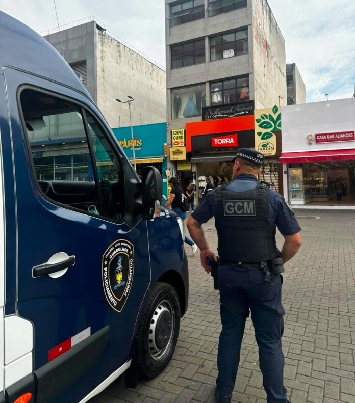 Câmeras flagram desvio de caixas em loja de Guarulhos