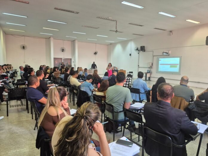 Curso da ESAP reúne 100 servidores e eleva formação a 250