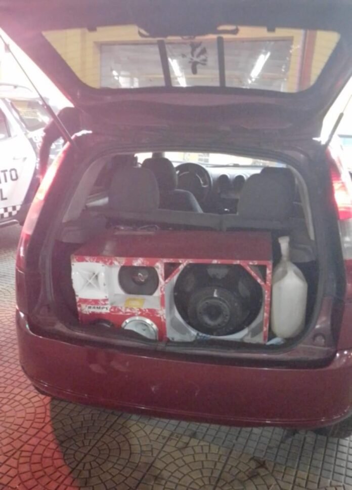 Fiscalização contra som alto apreende três carros em Guarulhos