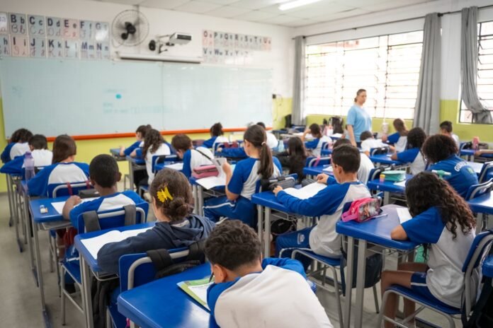 Guarulhos atinge nota 6,1 no Ideb 2025