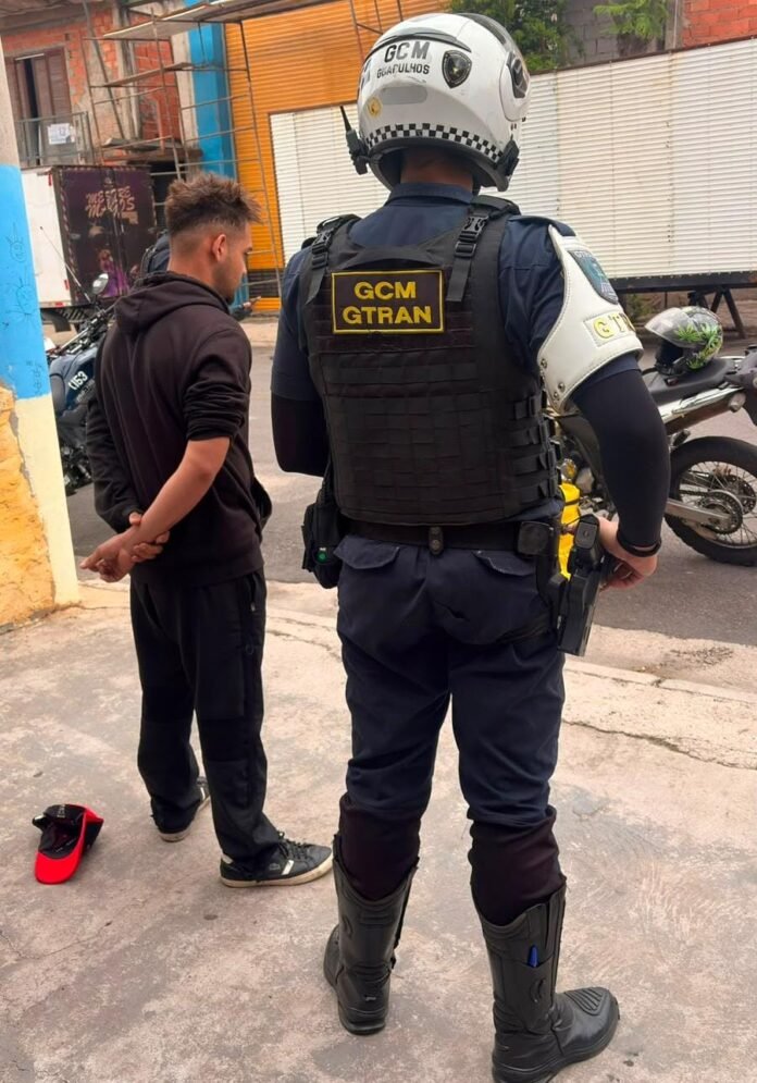 Homem é preso com iPhone 14 furtado em Guarulhos