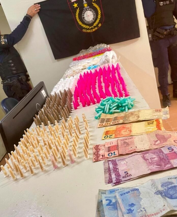 Romu detém três e recolhe mais de 3 kg de drogas em Guarulhos