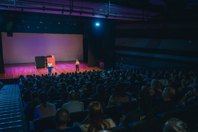 Rede de Guarulhos avalia aprendizagem em encontro pedagógico